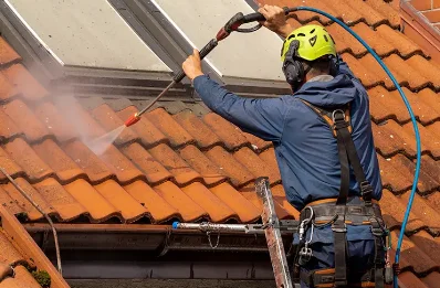 Démoussage et hydrofuge de toiture à Hierges